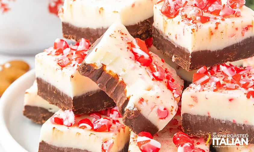 Easy Peppermint Bark Fudge (7-Ingredient Recipe)