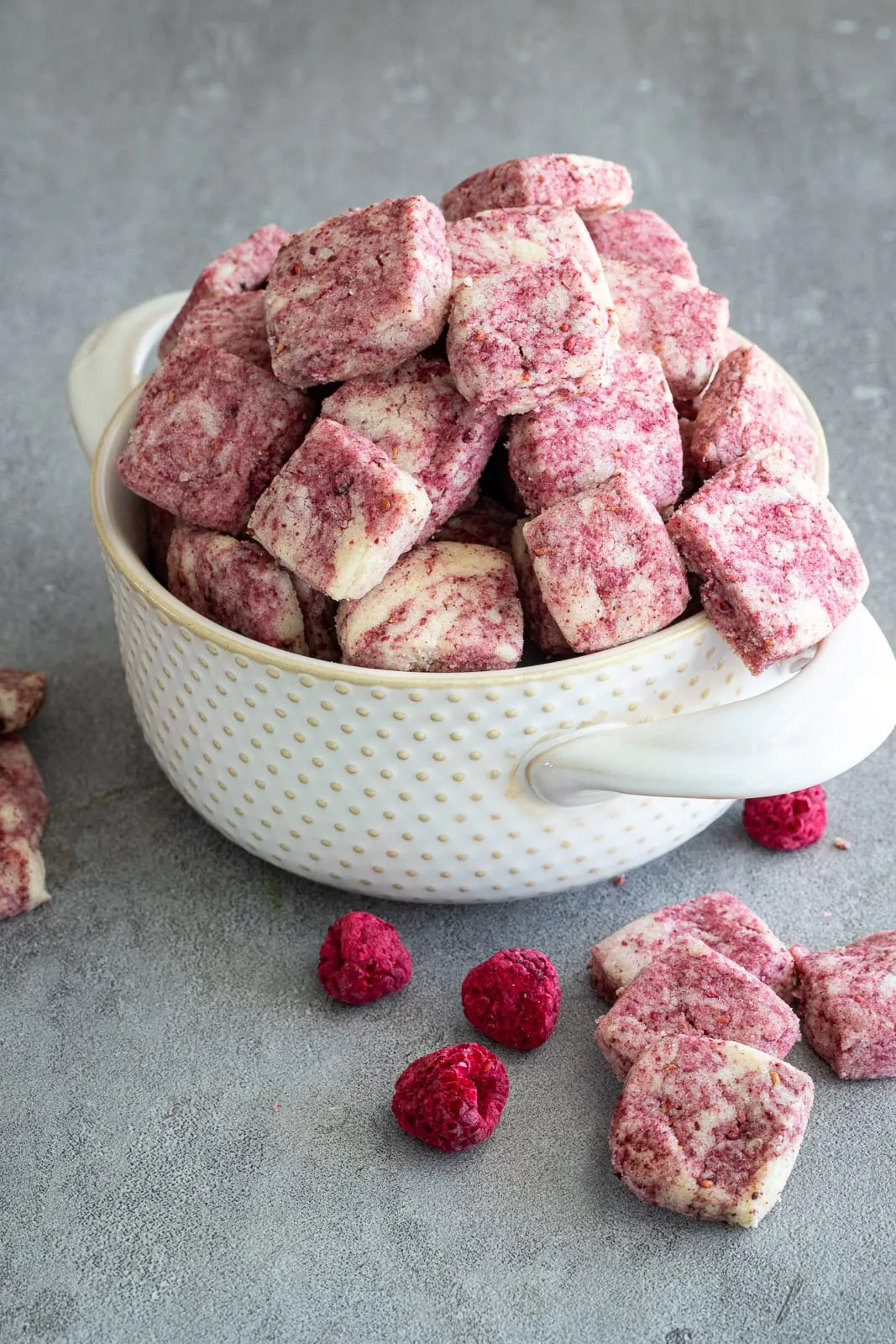 Easy Raspberry Almond Shortbread Bites