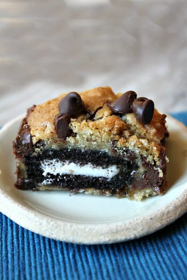 Oreo and Caramel Stuffed Chocolate Chip Cookie Bars