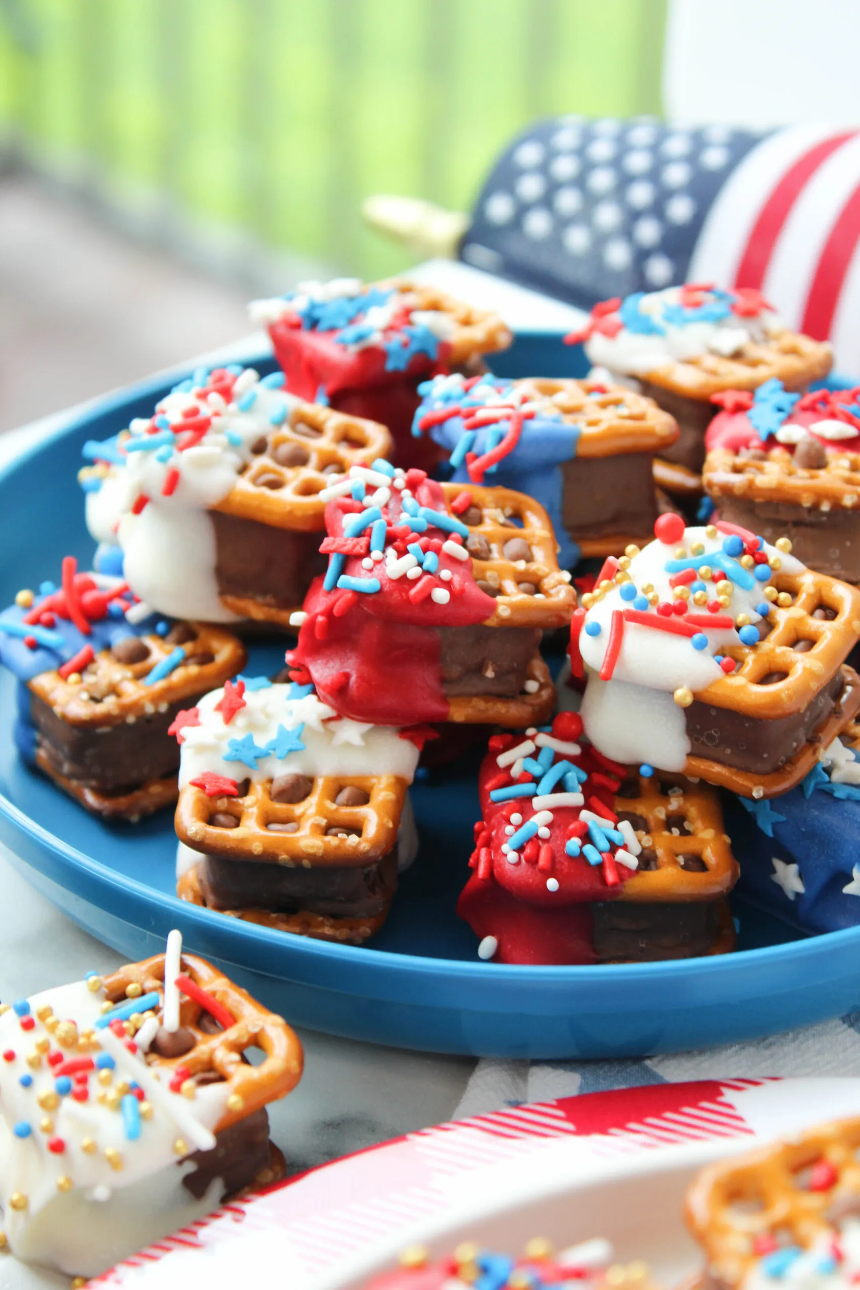 Patriotic Candy Bar Pretzel Bites