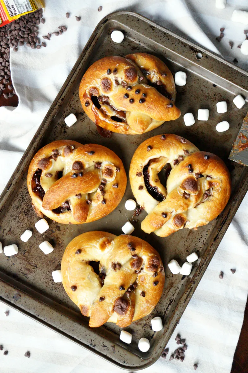 s'mores stuffed pretzels - The Baking Fairy