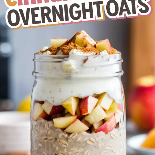 ?✨ Apple Cinnamon Overnight Oats – A Yummy Breakfast Kids Can’t Resist ?? Start the day with sweet apple chunks, warm cinnamon, and creamy oats—kid-approved and ready to grab! ??