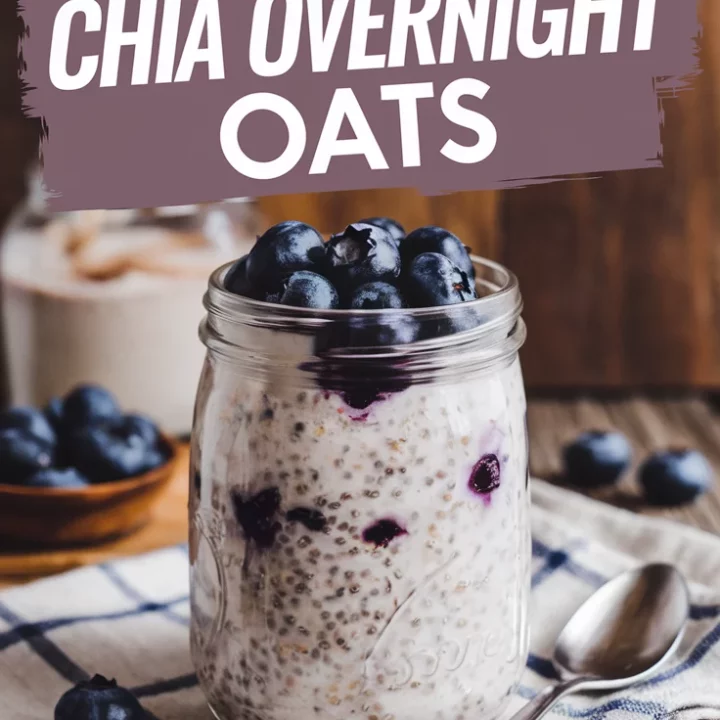 🥄🫐 Quick & Easy Blueberry Chia Overnight Oats for Busy Mornings 💪✨ Fuel your mornings with this creamy, protein-packed jar of oats bursting with sweet blueberry goodness! 🕒💛