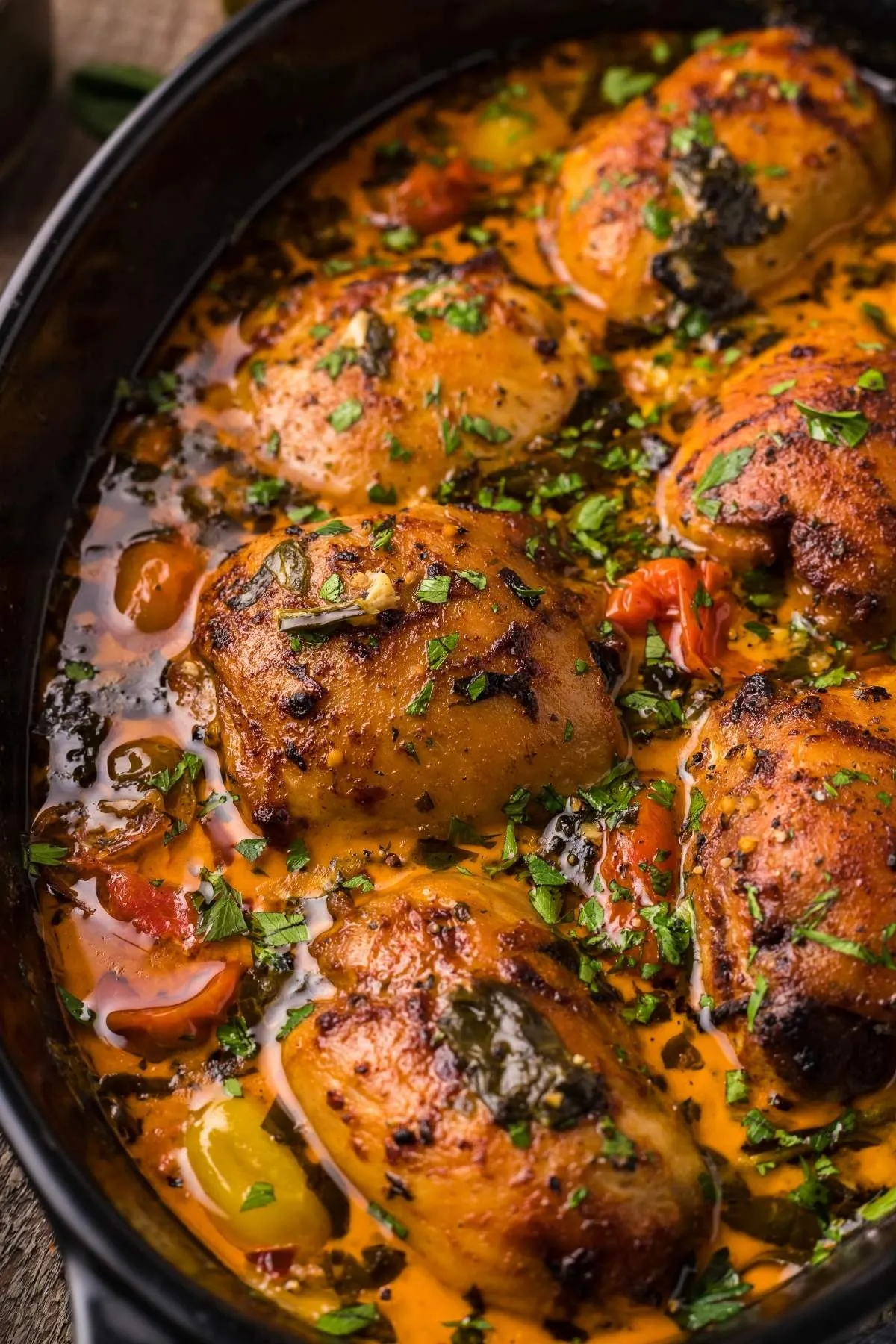 Boneless chicken thighs meet their match in this Creamy Lemon Chicken recipe — rich, zesty, and totally comforting. 🍋 The tender, marinated thighs simmer in a velvety lemon sauce made with fresh juice, zest, and a splash of white wine for that extra depth of flavor. Serve it over fluffy mashed potatoes for a cozy, budget-friendly dinner that tastes like something you’d order at your favorite restaurant.
