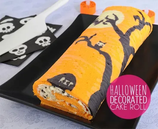 How to Make a Halloween Decorated Cake Roll - Wow! I don't think I've ever seen anything like this before... a cake roll that's decorated on the outside!